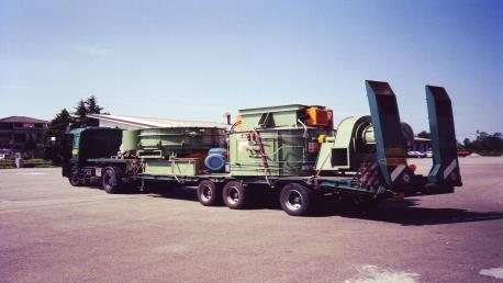 Mescolatrice FONTEC caricata su un camion per la spedizione